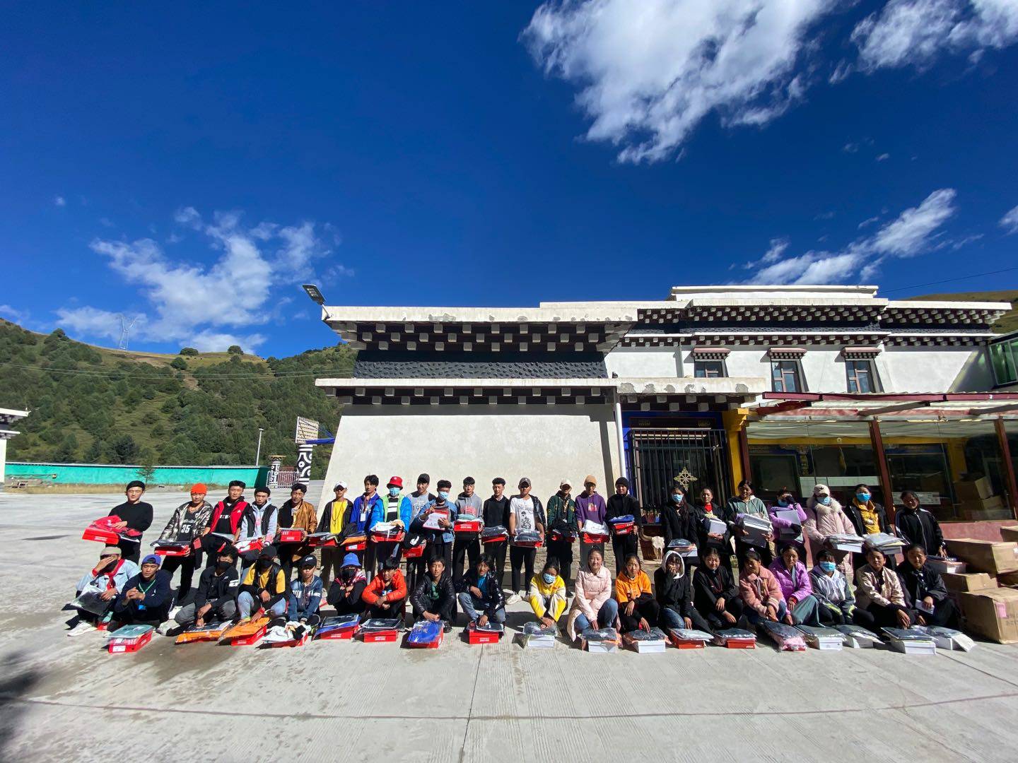 开云手机网页版登录入口-开云online(中国)公益回顾丨家国同欢月同圆 温暖满载甘孜州(图8)